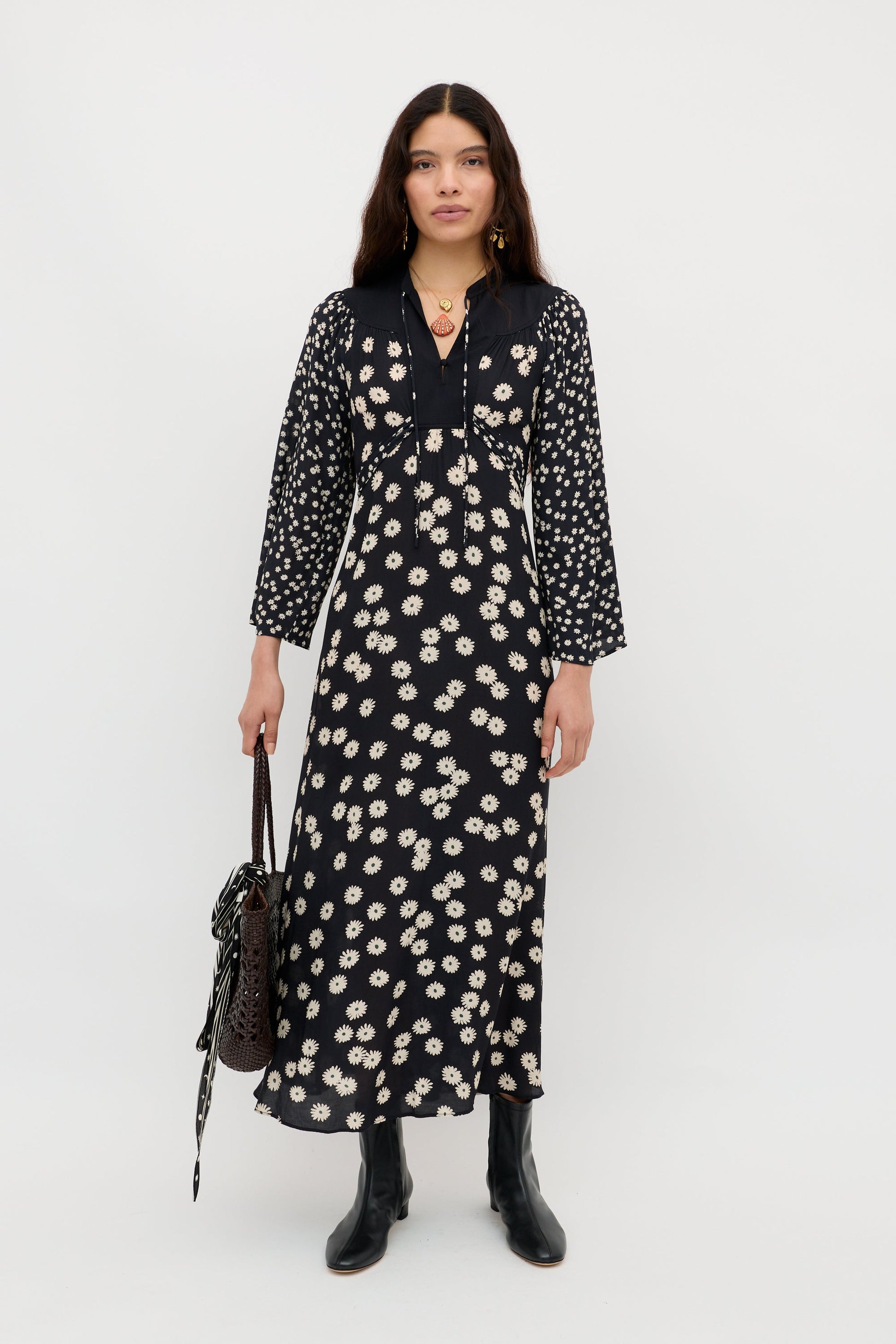 Anela - Daisy Mix Black