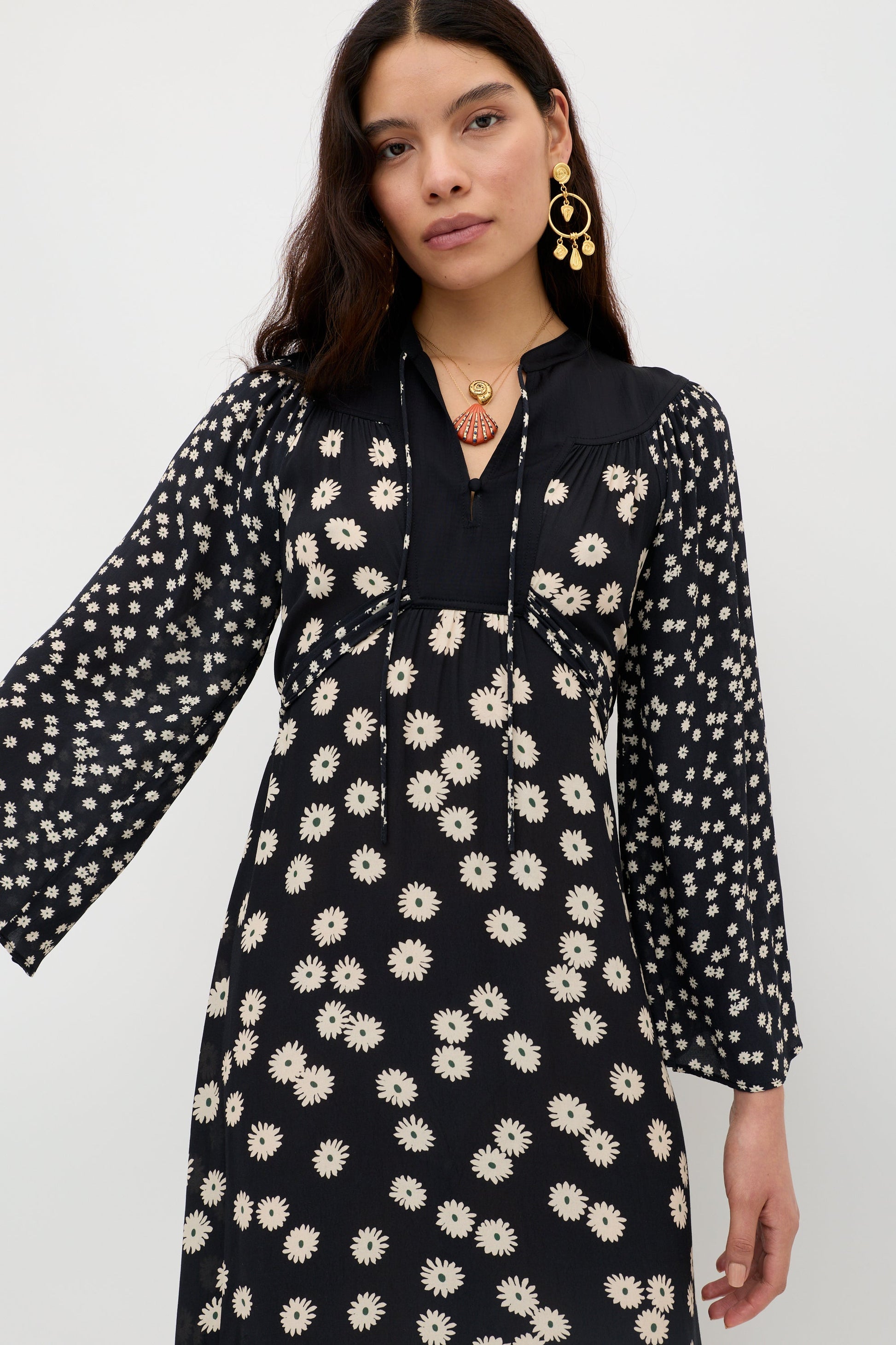 Anela - Daisy Mix Black