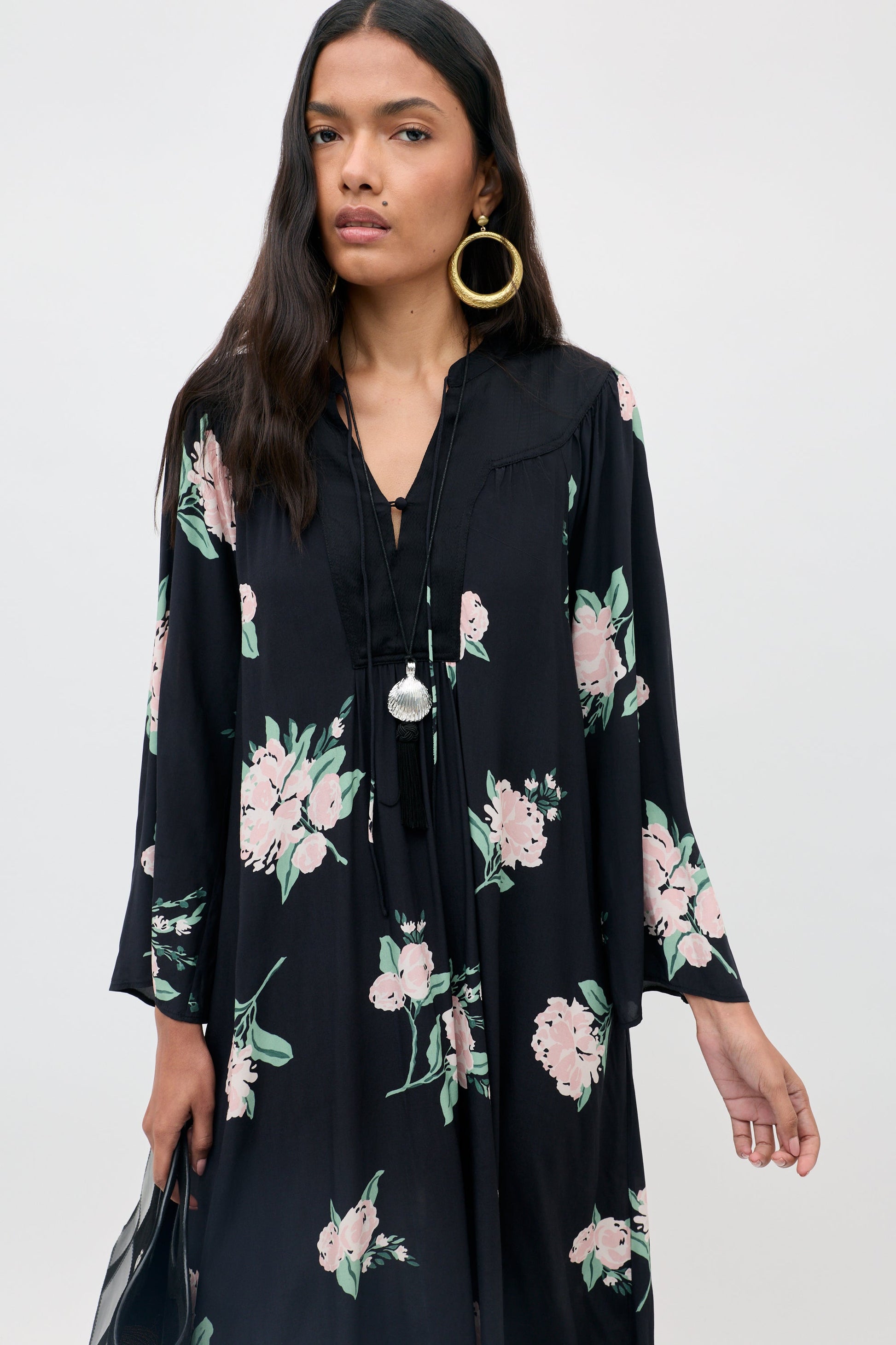 Lucilla - Peonies Scatter Black
