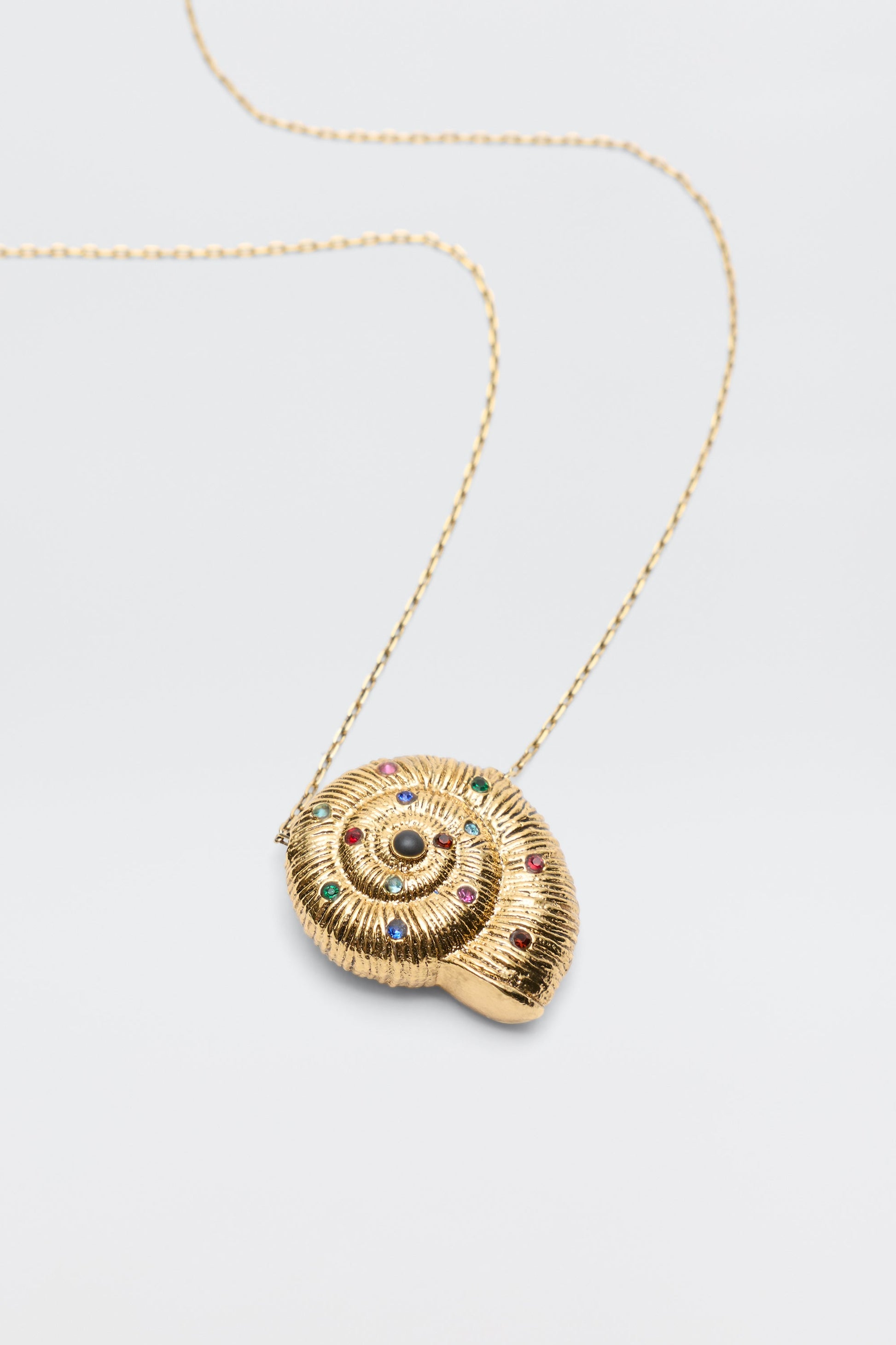 Taelia  -  Gold