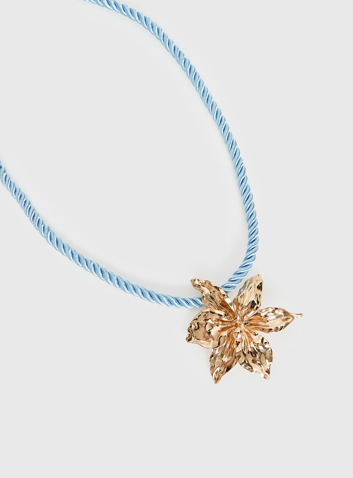Carmelah Cord Floral Pendant Necklace Blue / Gold