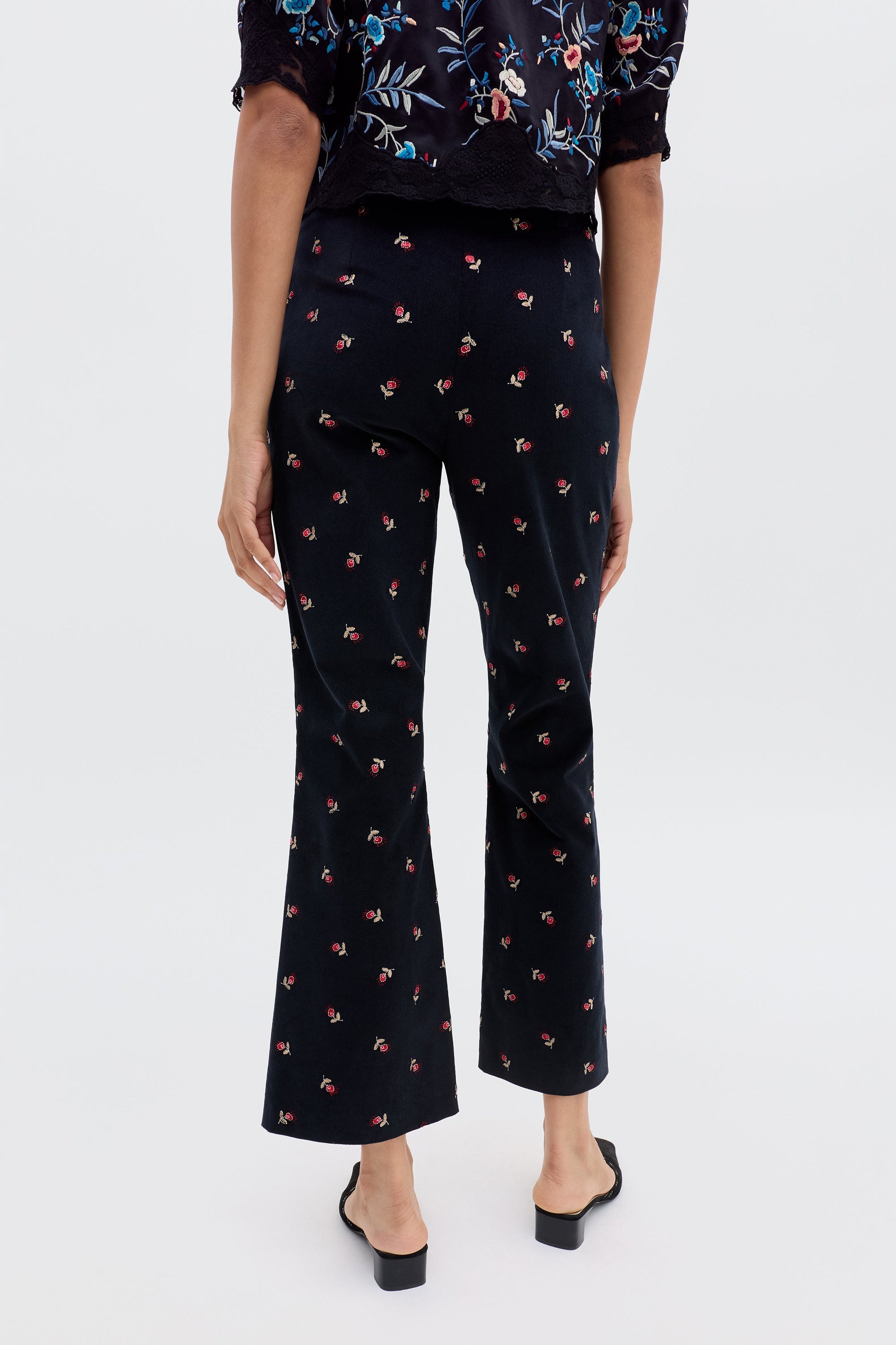 Olwen - Dandy Embroidery Deep Navy