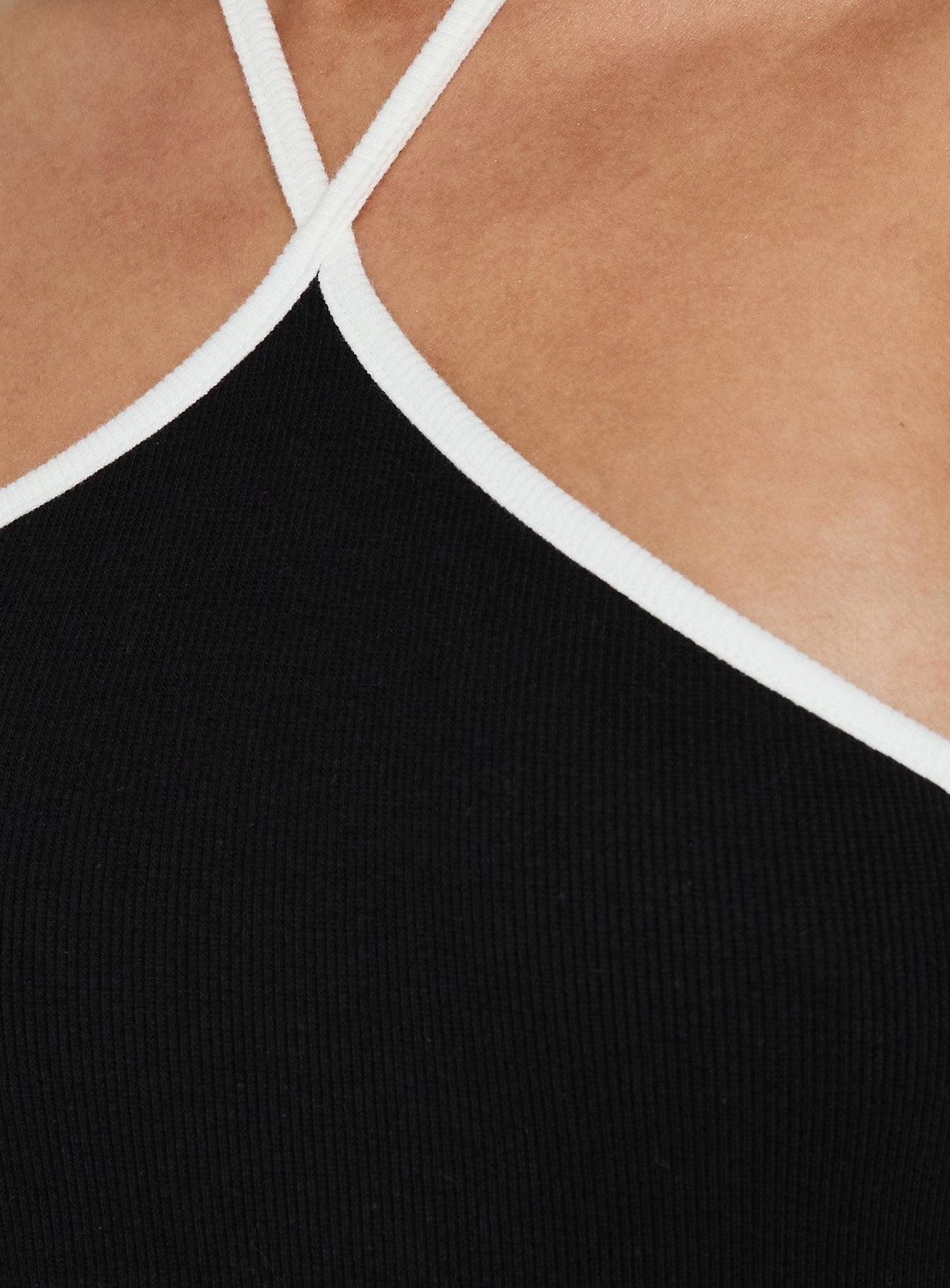 Azara Contrast Arrowneck Bodysuit Black / White