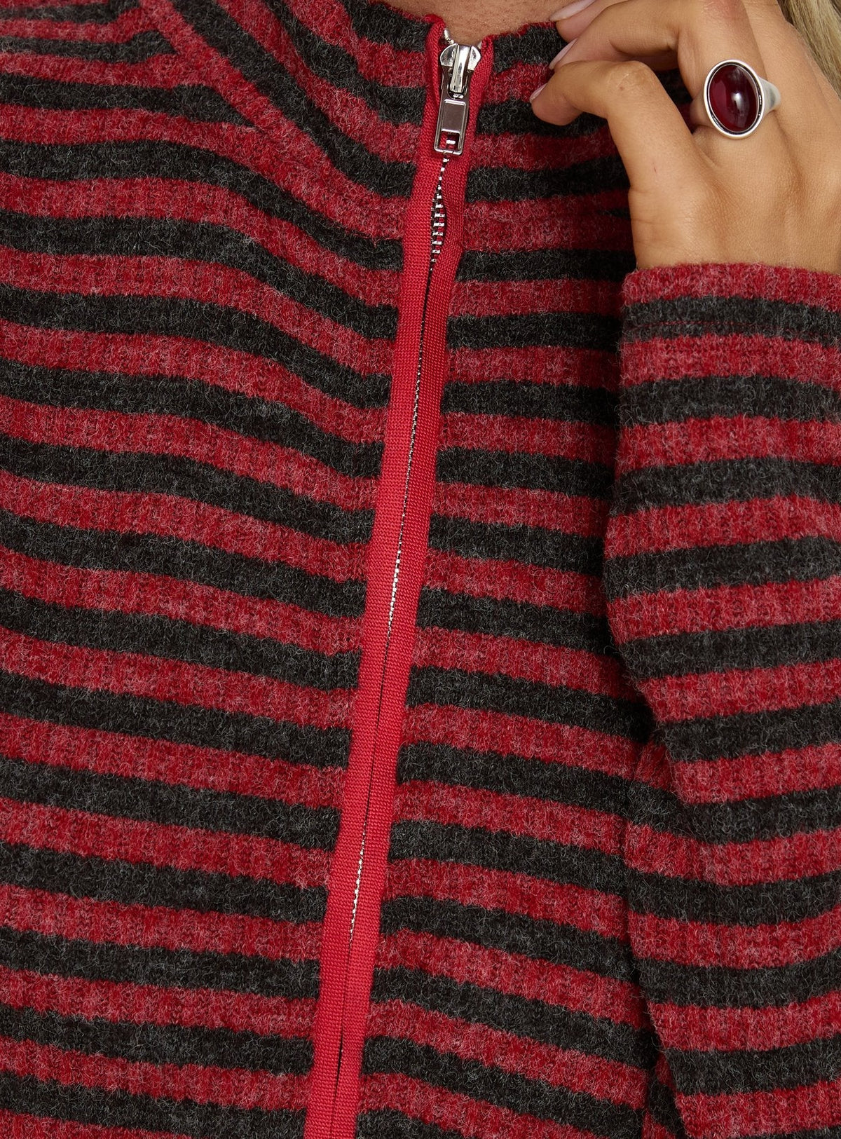 Apex Funnel Neck Knit Jacket Red Stripe