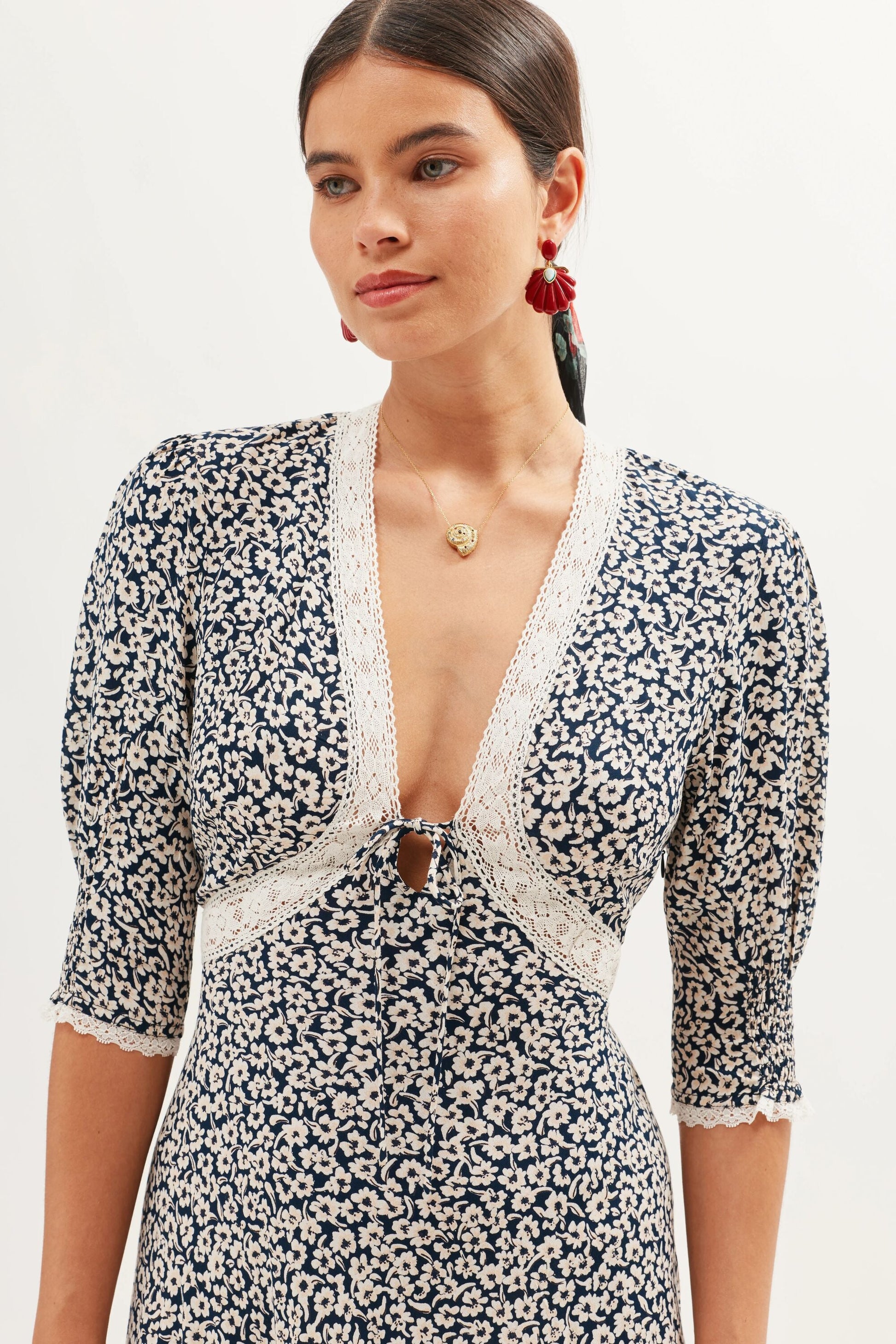 Amina - English Daisy Deep Navy
